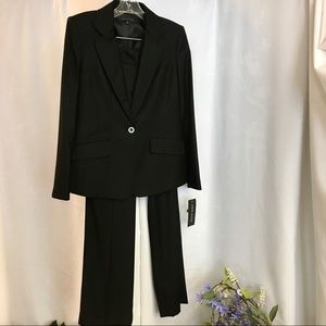 🆕 Anne Klein Suit